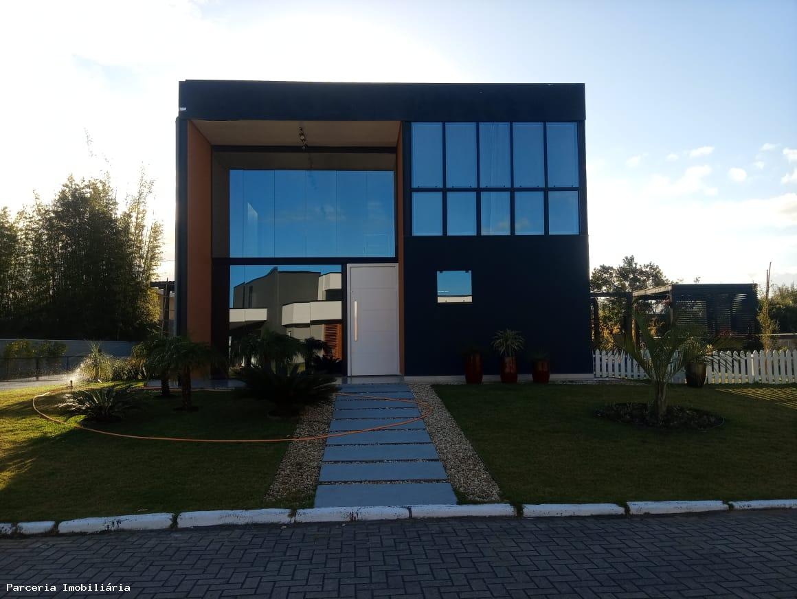 Casa à venda com 4 quartos, 290m² - Foto 1